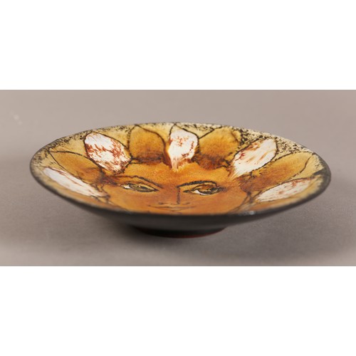 10 - Joyce Morgan, Chelsea Pottery, Sun face shallow dish, c1960/70s, glazed in amber, brown and white, 1... 