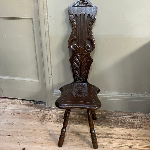 318 - An early 20th Century oak spinning chair with lyre shaped back on turned legs