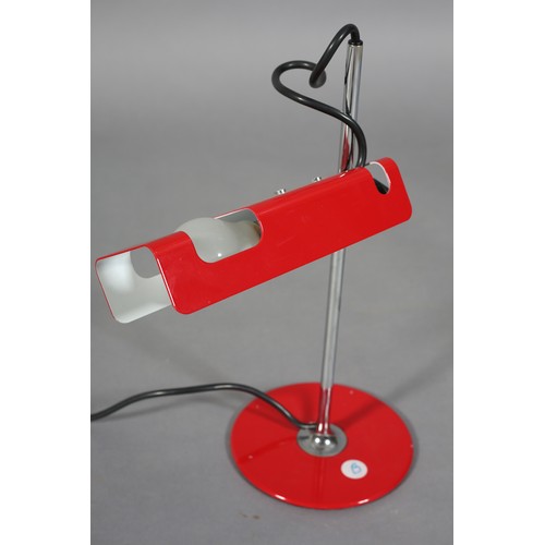 18 - Joe Columbo (1930-1971) for Oluce, Italy, Spider table lamp in red, 1967, winner of the 1967 Compass... 