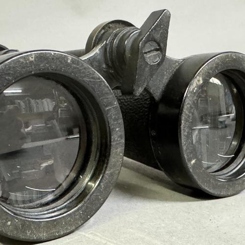 439 - A pair of Barr and Stroud Royal Naval binoculars, model CF41 having 7x magnification and ratchet sto... 