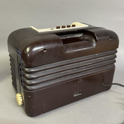 498 - A 1950s Bush MW/LW radio in Bakelite