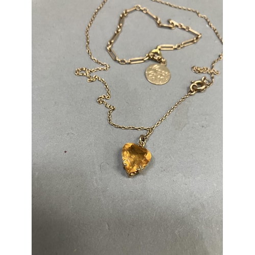 267 - A heart-shaped citrine pendant claw set in 9ct gold gallery mount hung on a fine trace link chain to... 