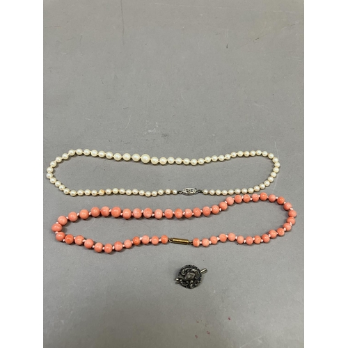 266 - A mid 20th Century coral necklace of 5.5mm spherical beads, approx. length 36cm, fastened with a 9ct... 