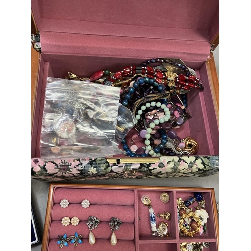 264 - Two jewellery  boxes containing a collection of late 20th Century costume jewellery including ear st... 