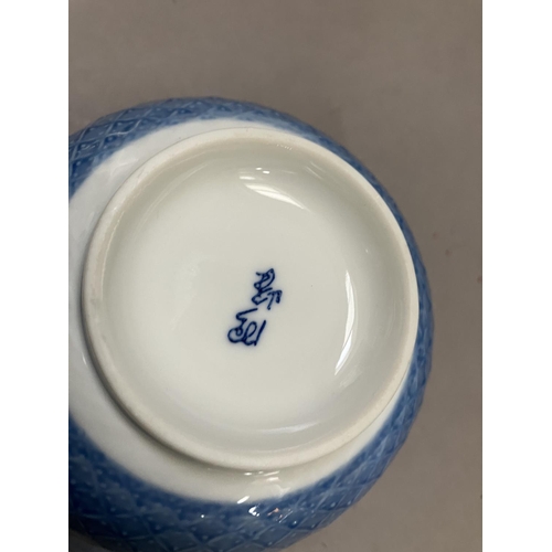 189 - A modern blue and white Chinese ware including rice bowls, saucer dishes and a metal teapot cast in ... 