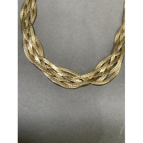 291 - A necklace in woven snake link chain (tests as 14ct gold), approx. weight 16g