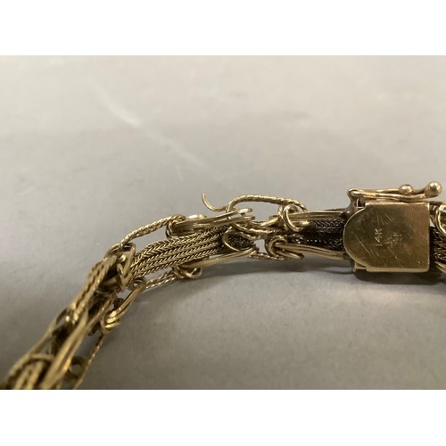 292 - A bracelet in foxtail chain and wire links in yellow metal (tests as 14ct gold), approx. length 19.5... 