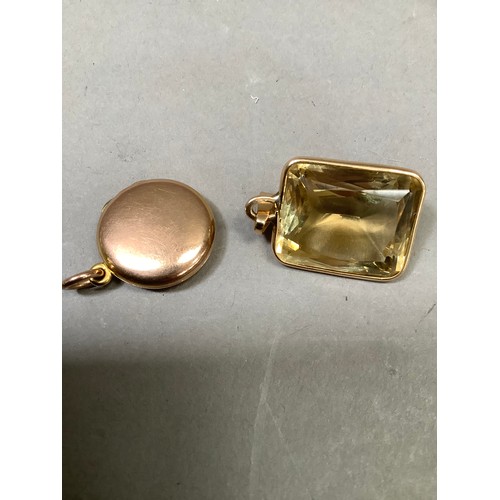 272B - A citrean pendant c1950 , the rectangular facetted stone, collet in yellow metal (tests as 14ct gold... 