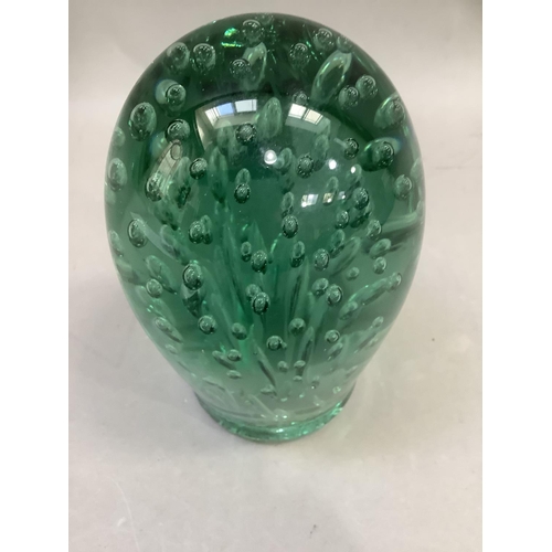 12 - A Victorian green glass dump with bubble inclusions, 15cm high