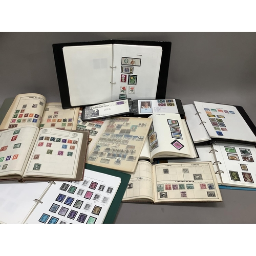 55 - A large collection of World and GB 19th and 20th century stamps in five ring binders and five books,... 