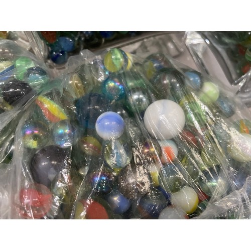 449 - A quantity of vintage marbles