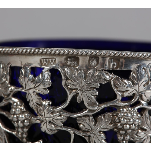 230 - A GEORGE III SILVER SUGAR BASIN LONDON 1777 FOR WILLIAM VINCENT, with blue glass liner, hinged twist... 