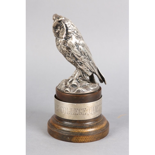 217 - A SILVER OWL TROPHY FOR QUETTA STAFF COLLEGE c.1930, cast and mounted on a turned pine plinth, mount... 