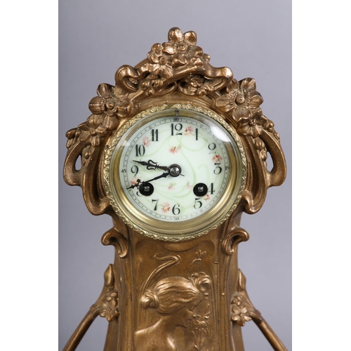 131 - AN ART NOUVEAU GILT METAL MANTEL CLOCK, having a circular porcelain dial with black Arabic numerals ... 