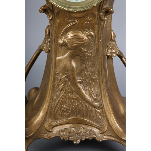 131 - AN ART NOUVEAU GILT METAL MANTEL CLOCK, having a circular porcelain dial with black Arabic numerals ... 