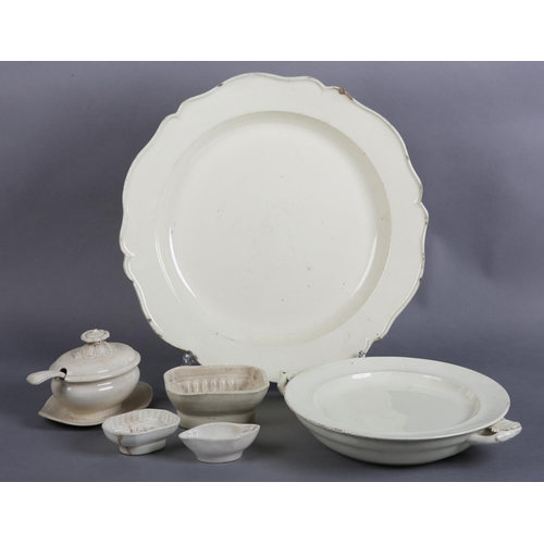 157 - A GROUP OF LATE 18TH CENTURY CREAMWARE c.1770-1780 to include a Wedgwood sauce tureen and integral s... 