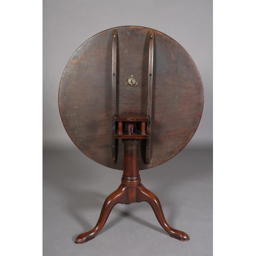 352 - A GEORGE III MAHOGANY 'BIRD CAGE' TILT TOP TABLE, circular, barrel turned pedestal on three cabriole... 