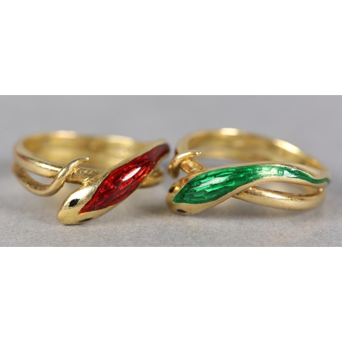 251 - A PAIR OF INTERLOCKING ENAMEL SNAKE RINGS in 18ct gold c1971, each ring set with black champlevé and... 