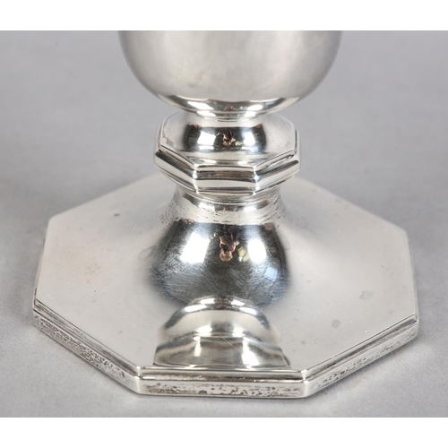 226 - A GEORGE V SILVER FLOWER VASE, Sheffield 1931 Walker & Hall, octagonal pierced rim tapering to an oc... 