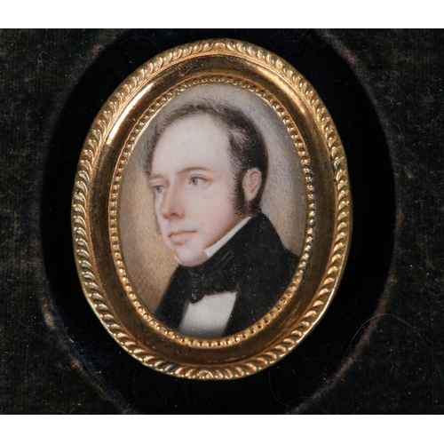 189 - A MID 19TH CENTURY PORTRAIT MINIATURE OF A GENTLEMAN, head and shoulders, dark hair, wearing a high ... 