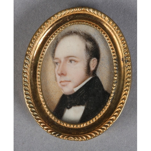 189 - A MID 19TH CENTURY PORTRAIT MINIATURE OF A GENTLEMAN, head and shoulders, dark hair, wearing a high ... 