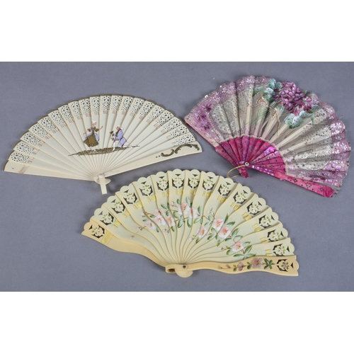 16 - A very feminine early 20th century gauze fan in fontange form, the mother of pearl monture dyed ceri... 