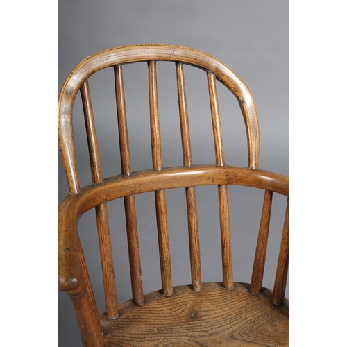 384 - A 19TH CENTURY CHILD'S ELM AND ASH WINDSOR CHAIR having a rail back, on turned legs and rounded stre... 