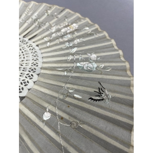 51 - A small Chinese folding fan, Qing Dynasty, the monture of carved bone, the white gauze leaf embroide... 