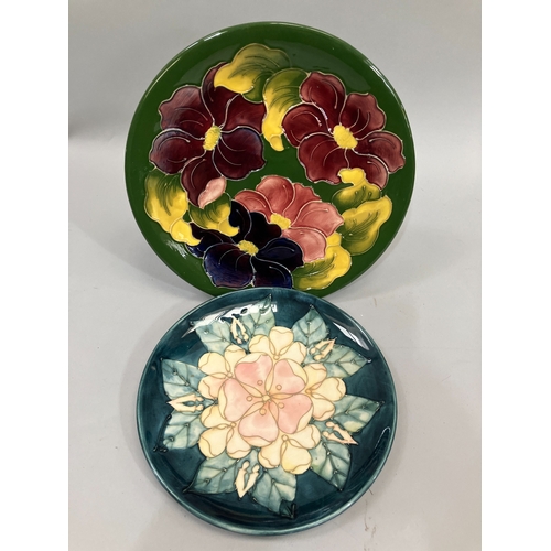 62 - A Moorcroft plate, tube lined and enamelled in shades of mauve, yellow and green with clematis, impr... 