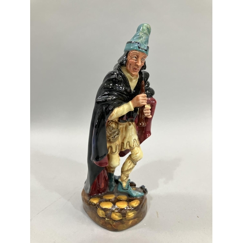 64 - A Royal Doulton figre 'The Pied Piper' HN2102, 22cm high