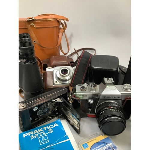 90 - A Voigtlander Bessa 66 camera in original leather case, a Praktica MTL3 SLR camera with original ins... 