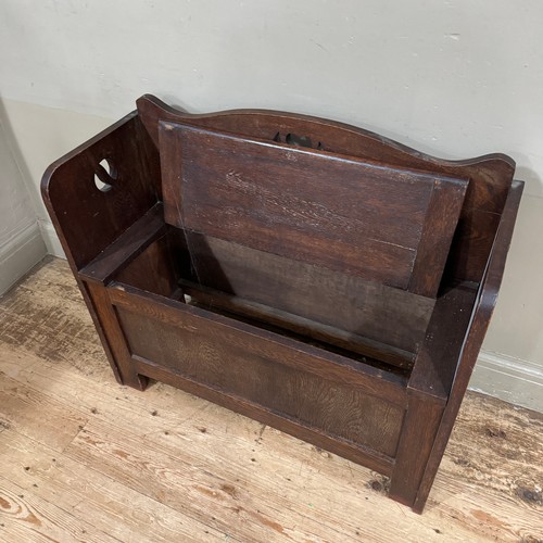 315 - An oak monks bench with lift up top