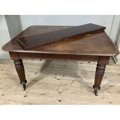 350 - A Victorian mahogany extending dining table with two leaves, rounded corners and on reeded and turne... 