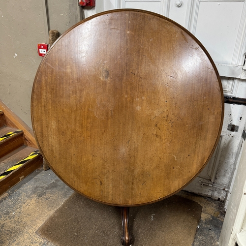 365 - A Victorian mahogany looe table, the mahogany circular tilt top on a tripod base