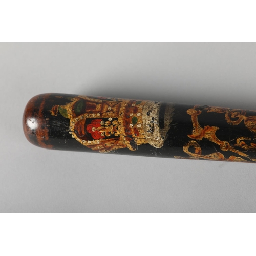 39 - AN EARLY 19TH CENTURY TRUNCHEON, probably George IV, painted and gilt with a crown over scroll work ... 