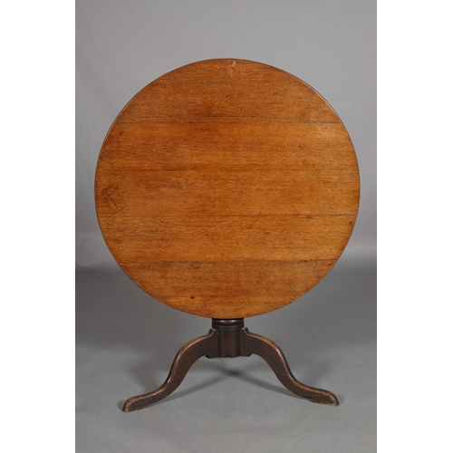 448 - AN EARLY 19TH CENTURY OAK TILT TOP TABLE, circular, vase turned pedestal on three cabriole legs, 90c... 