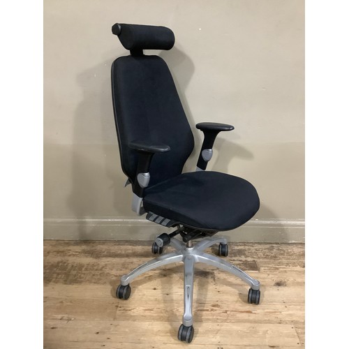 471 - A modern office chair