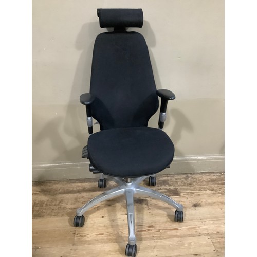 471 - A modern office chair