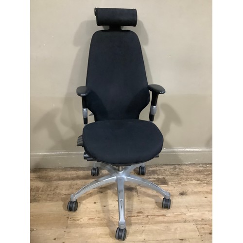 471 - A modern office chair