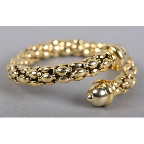 443 - A BANGLE in 18ct gold, the beads of rice type links sprung with boss terminals, approximate weight 5... 