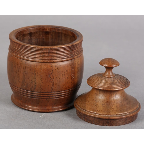 74 - AN EARLY 19TH CENTURY WALNUT TOBACCO JAR AND COVER with knop finial and reeded banding, 14cm high