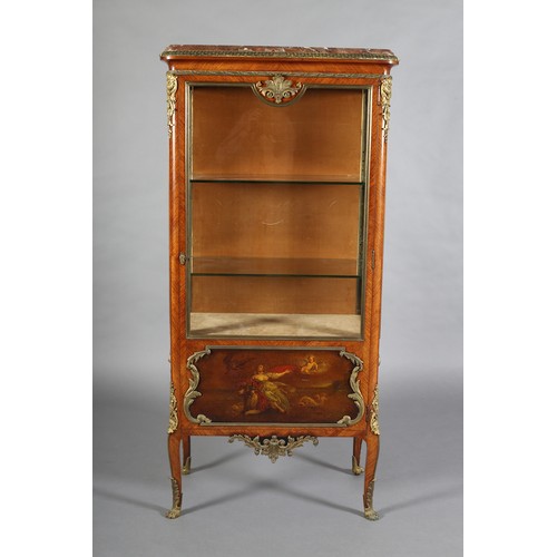 504 - AN EARLY 20TH CENTURY FRENCH KINGWOOD AND ROUGE MARBLE AND GILT METAL MOUNTED VITRENE, having a thre... 