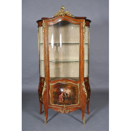 317 - A FRENCH KINGWOOD AND GILT METAL MOUNTED BOMBÉ VITRENE, having a moulded cornice with floral crestin...