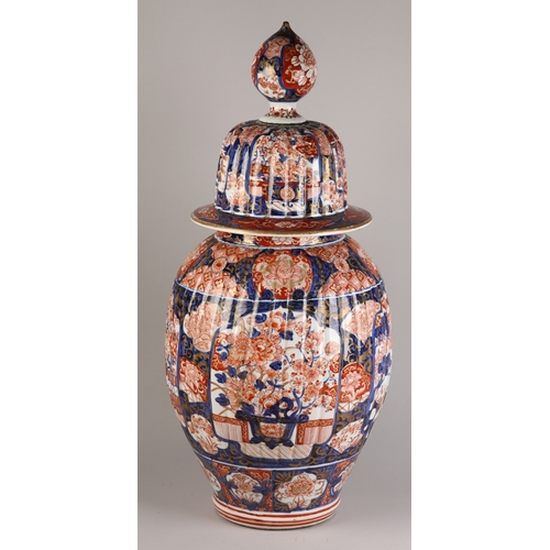 94 - A LARGE JAPANESE IMARI PORCELAIN VASE AND COVER, Meiji period, having a domed cover with bud finial,... 