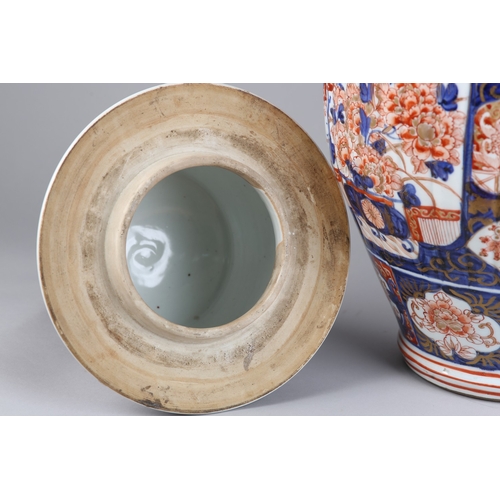 94 - A LARGE JAPANESE IMARI PORCELAIN VASE AND COVER, Meiji period, having a domed cover with bud finial,... 