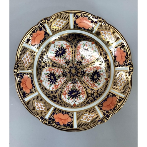 21 - A Royal Crown Derby tazza of Imari pattern 1128, circular outline with acorn motifs to  the rim and ... 