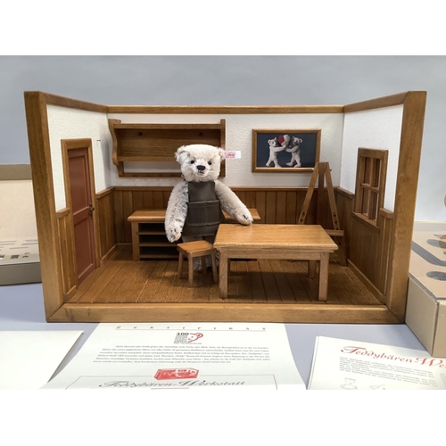 35 - A Steiff teddy bear workshop, number 01433 of 1902 pieces worldwide, teddy bear workshop includes an... 