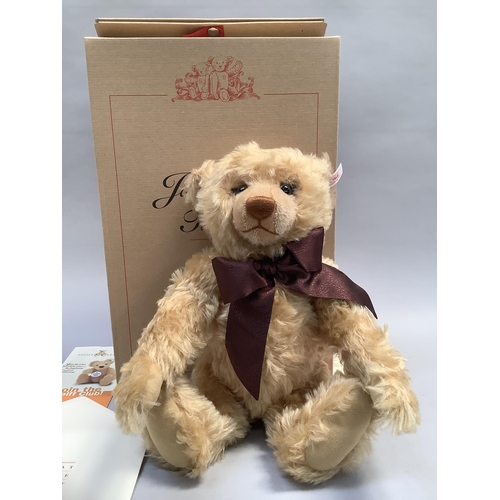 36 - A Steiff Year 2000 teddy bear, Blonde 43, no. 016233 of a limited annual edition until the end of 19... 