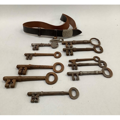 46 - A collection of antique keys, one engraved with a cypher 'VR' about a crown and 'St Jamess Place Gat... 