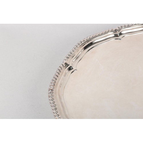 187 - AN ELIZABETH II SILVER TRAY, Sheffield 1962 by Viners Ltd, circular shaped with pie crust and gadroo... 